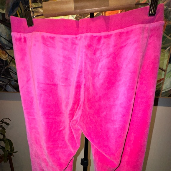 Juicy Couture Hot Pink Plush Joggers. Size Medium. - Picture 8 of 17
